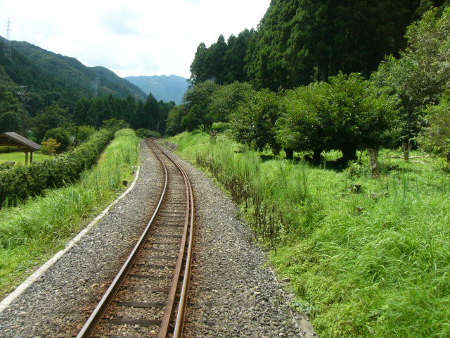 急カーブの連続する名松線